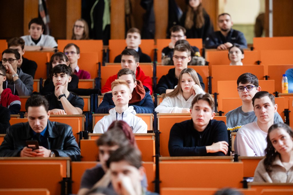 A TTK Nyílt nap előadásait hallgatják a diákok